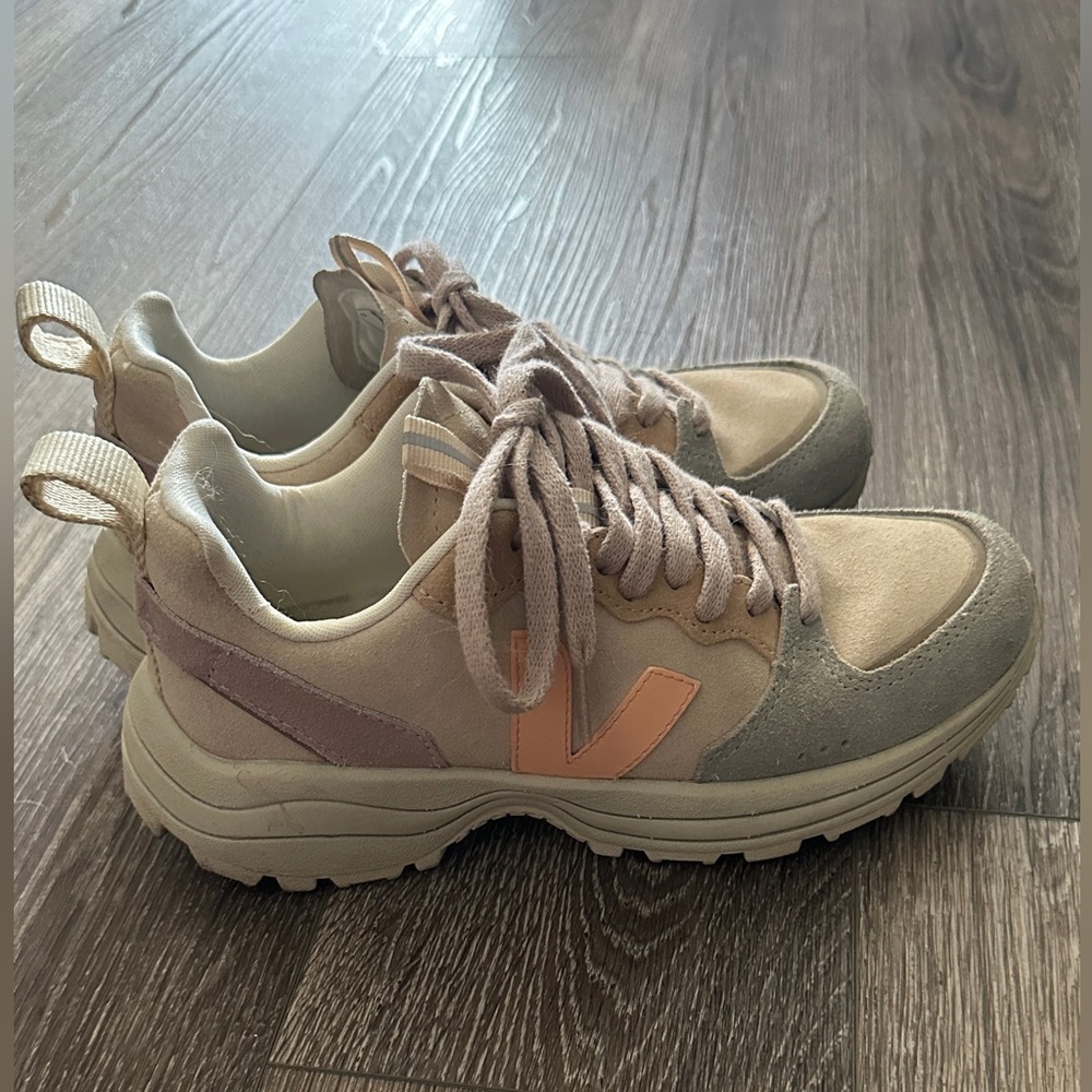 Veja venturi suede almond peach sneaker